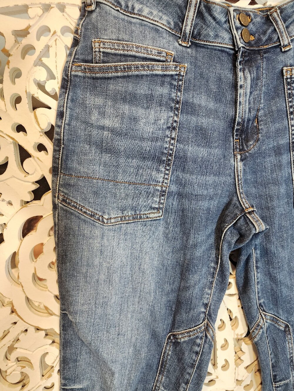 Pilcro The Wanderer Mid-Rise Relaxed Jeans by Pilcro Size 29P - Picture 9 of 16